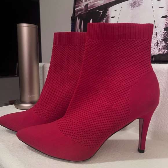 Red high heel boots by Mia. - Picture 6 of 6